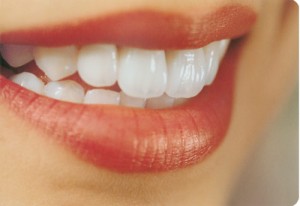 Bọc răng sứ để bảo vệ răng hư tủy 